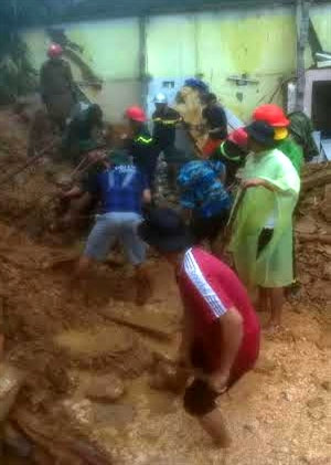 HQND Viet Nam dieu tau, xe thiet giap giup dan Quang Ninh-Hinh-2