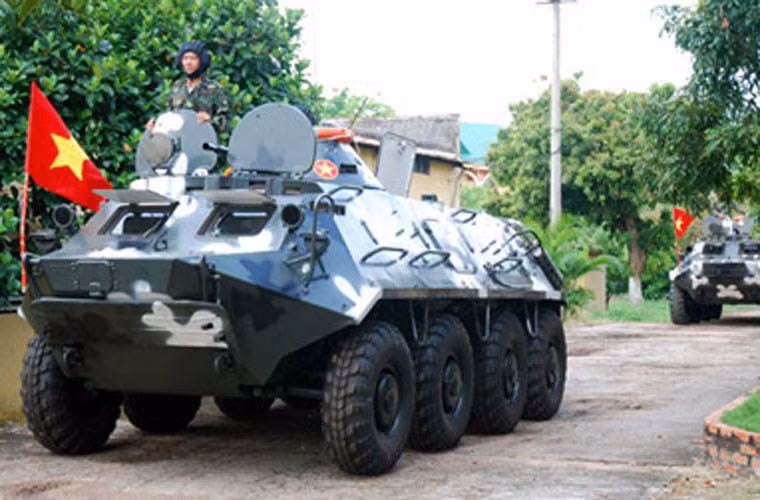 BTR-60PB là biến thể xe thiết giáp chở quân 8 bánh lốp BTR-60 do Liên Xô sản xuất từ những năm 1950 trang bị cho bộ đội Lục quân và Hải quân. Đây là một trong những thiết kế xe thiết giáp chở quân thành công nhất thế giới với chừng 25.000 chiếc được sản xuất, xuất khẩu tới hàng chục quốc gia. Dù đã qua nửa thế kỷ phục vụ nhưng BTR-60 vẫn hiện diện ở khoảng 60 nước, trong đó có Việt Nam.