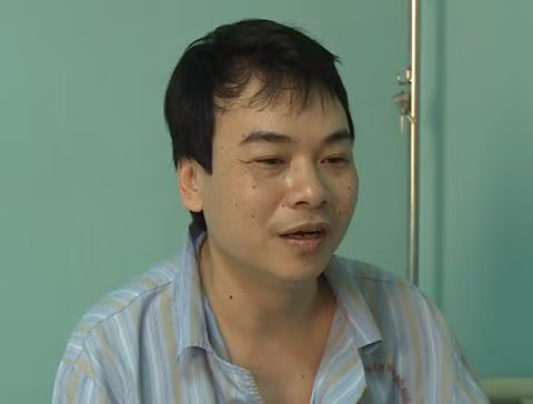 Bệnh nhân cho biết, ban đầu tưởng cảm cúm thông thường, không ngờ nhiễm liên cầu khuẩn lợn. Nguyên nhân dẫn đến tình trạng này là do trước đó có ăn nem chua trong một bữa liên hoan trước tết.