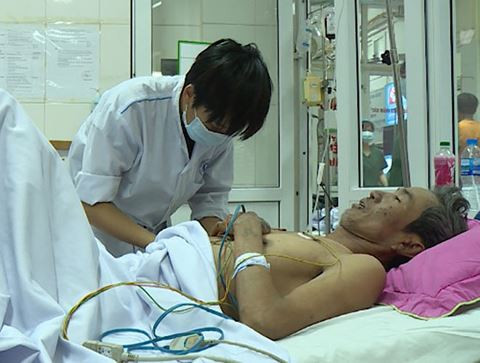 Được biết trước khi nhập viện 10 ngày, bệnh nhân có tham gia giết mổ lợn ở đám cưới. Và đây là nguyên nhân dẫn tới tình trạng trên.