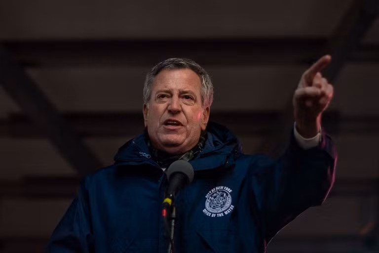 Thị trưởng TP New York Bill de Blasio chính thức công bố quyết định kiện các nhà sản xuất và phân phối thuốc giảm đau opioid.