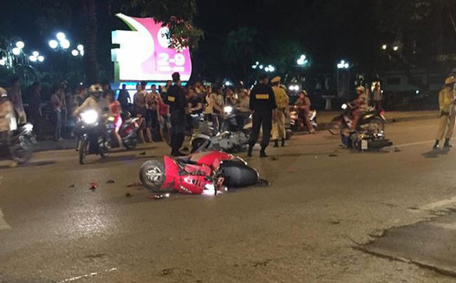  Đi dạo phố, cảnh sát 141 cũng... bắt được trộm: Trong thời gian nghỉ ca, một cán bộ của tổ công tác Y2/141 đi dạo phố. Khi đang đứng ở ngã tư Phạm Ngọc Thạch - Tôn Thất Tùng - Chùa Bộc (quận Đống Đa), Đại úy Vũ Minh Hoàng nghe thấy tiếng hô hoán thất thanh của người dân về việc có kẻ trộm lấy mất xe máy. Cán bộ cảnh sát 141 này nhanh chóng chặn đầu và quật ngã kẻ trộm.