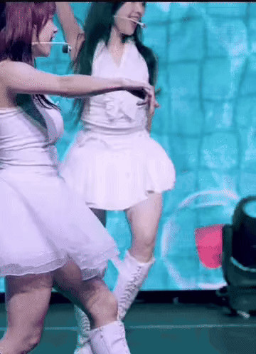 Nu ca si Han gap su co trang phuc-Hinh-3