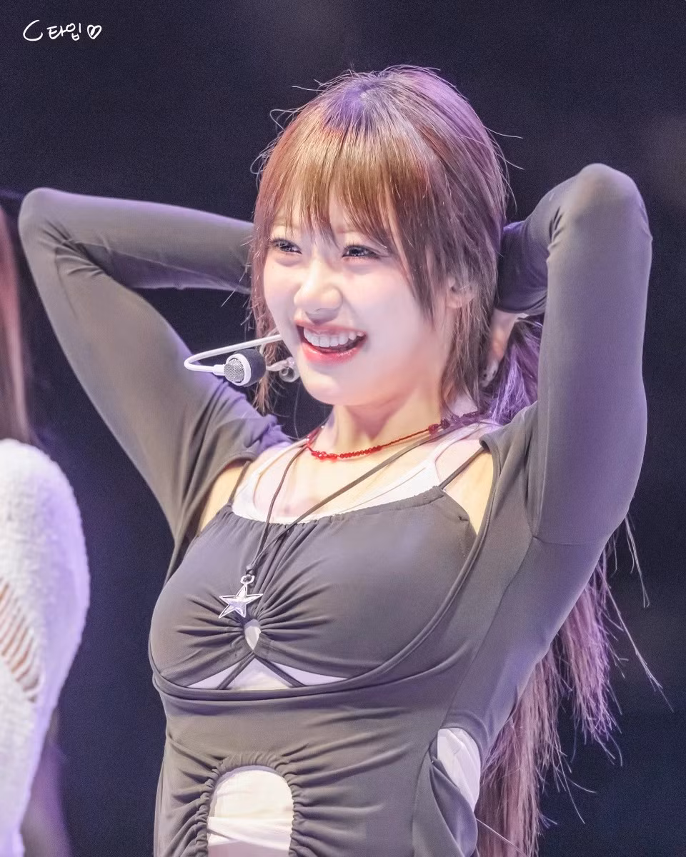 Nu ca si Han gap su co trang phuc-Hinh-11