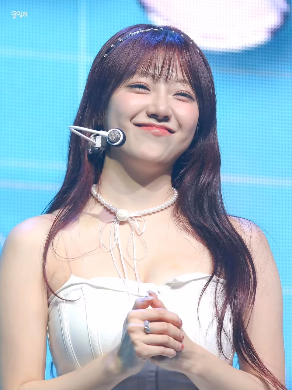 Nu ca si Han gap su co trang phuc