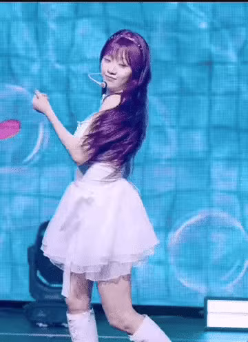 Nu ca si Han gap su co trang phuc-Hinh-2