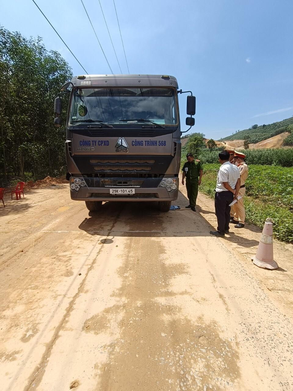 Công an huyện M'Drắk tăng cường xử lý xe quả tải, cơi nới thành thùng Cong an huyen M'Drak tang cuong xu ly xe qua tai, coi noi thanh thung