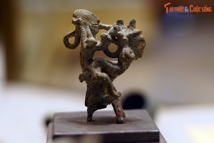 Các nhà nghiên cứu đánh giá, bức tượng này phản ánh sinh động một khía cạnh của sinh hoạt âm nhạc của người Việt cổ, khởi nguồn từ xa xưa và đến nay còn đọng lại trong nhiều dân tộc thiểu số Việt Nam.