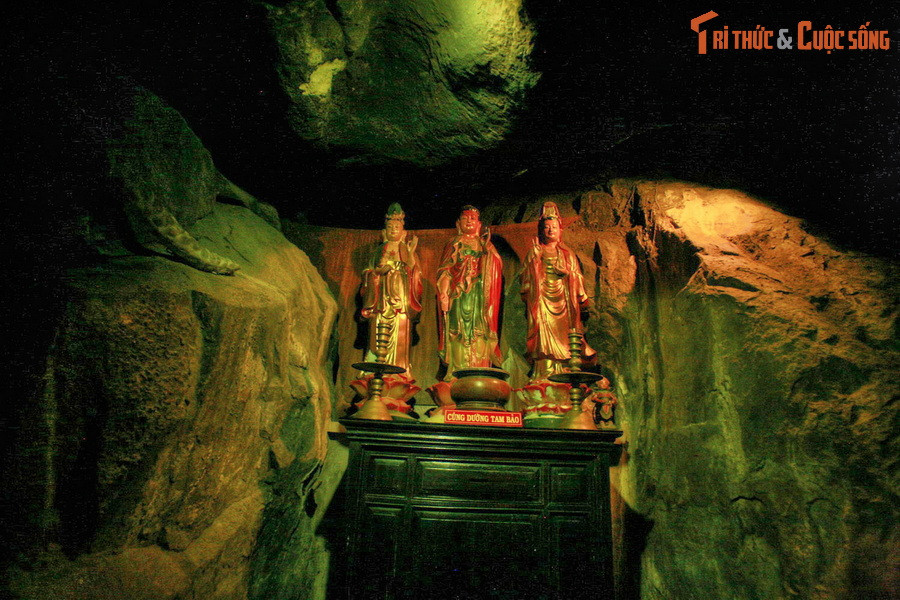 Chùa đã trải qua nhiều lần trùng tu, mở rộng, và hiện tại vẫn trong quá trình xây dựng hoàn thiện. Từ sân chùa Phước Điền, khách thập phương có thể ngắm nhìn bức tranh phong cảnh hấp dẫn của vùng đất Châu Đốc.