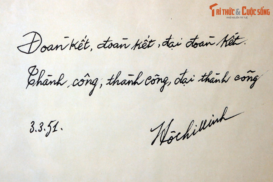 "Đoàn kết, đoàn kết, đại đoàn kết - Thành công, thành công, đại thành công", bút tích của Chủ tịch Hồ Chí Minh ghi trong cuốn sổ danh dự của Đại hội Thống nhất Việt Minh - Liên Việt ngày 3/3/1951.