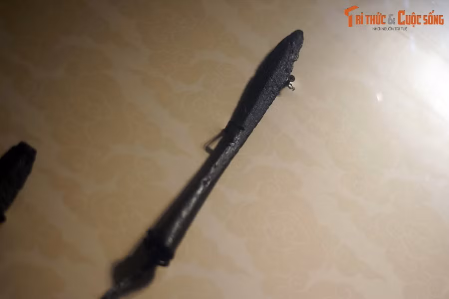 Giáo là loại vũ khí đơn giản nhất trang bị cho cá nhân từng binh sĩ trong quân đội Đại Việt xưa. Cũng như hầu hết các loại vũ khí cận chiến khác, giáo được chế tạo bằng phương pháp rèn, gồm có ba loại.