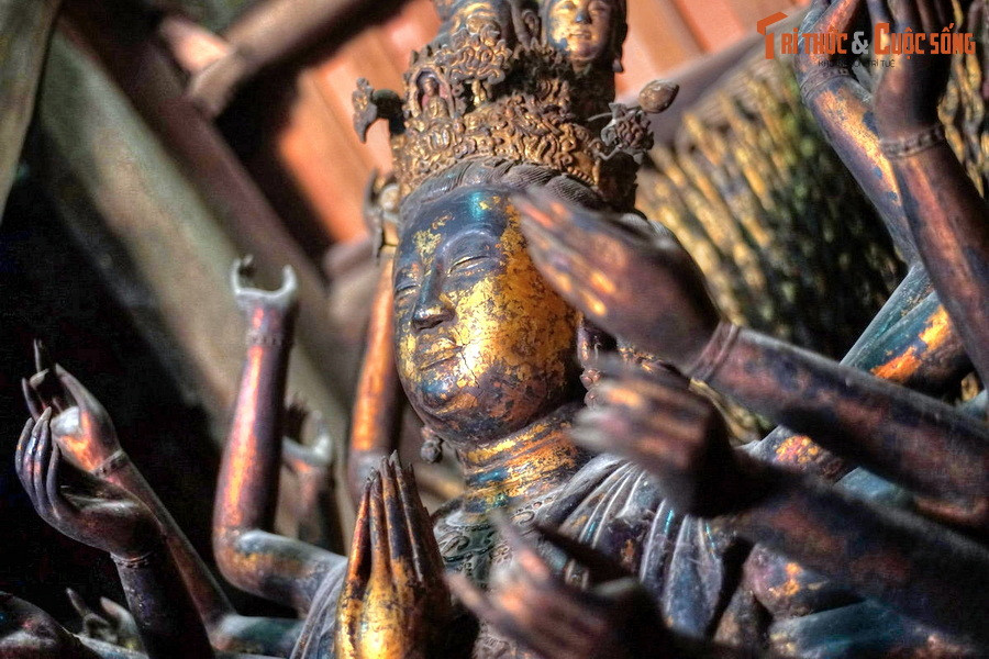 Theo đánh giá của các chuyên gia, bức tượng Quan Âm Bồ Tát thiên thủ thiên nhãn chùa Bút Tháp là tác phẩm điêu khắc xuất sắc hàng đầu của nghệ thuật Phật giáo nói riêng và nghệ thuật tạo hình nói chung của Việt Nam thế kỷ 17 còn được lưu giữ đến nay.