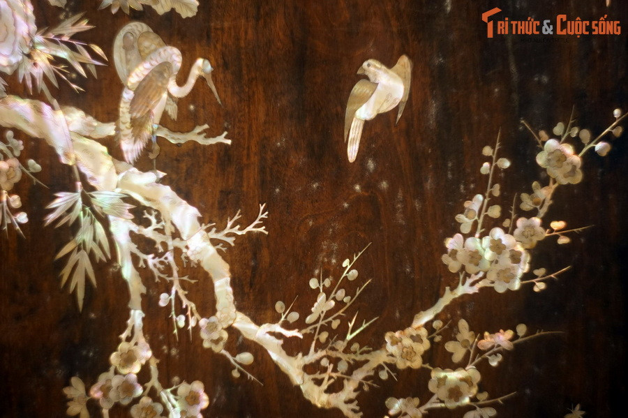 Hình chim và hoa đào trên một bức tranh khảm xà cừ triều Nguyễn, niên đại cuối thế kỷ 19 đầu thế kỷ 20, hiện vật của Bảo tàng Lịch sử quốc gia.