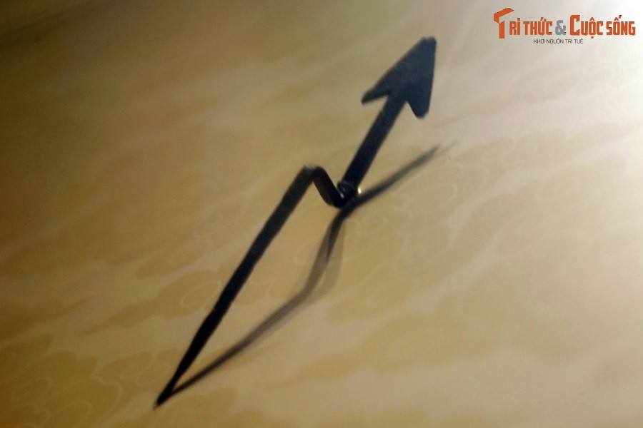 Chông này có thể cắm trên bàn gỗ, rồi đặt nơi cần thiết, cũng có thể đặt bàn chông dưới hố rồi ngụy trang kín, hoặc cắm ngay trên mặt đất lẫn dưới cỏ để bẫy kẻ địch. Dẫm vào các loại chông nhỏ không gây nguy hiểm đến tính mạng, nhưng có thể làm suy giảm nghiêm trọng khả năng chiến đấu.