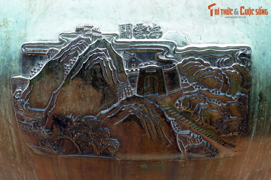 Trải qua 200 năm, chứng kiến nhiều cuộc chiến tranh tàn khốc, Cửu Đỉnh vẫn còn nguyên vẹn như ban đầu, chưa từng được sửa chữa dù chỉ một chi tiết nhỏ. Vì vậy, các hiện vật này có giá trị độc bản và không thể thay thế. Năm 2012, Cửu Đỉnh được công nhận Bảo vật Quốc gia của Việt Nam.