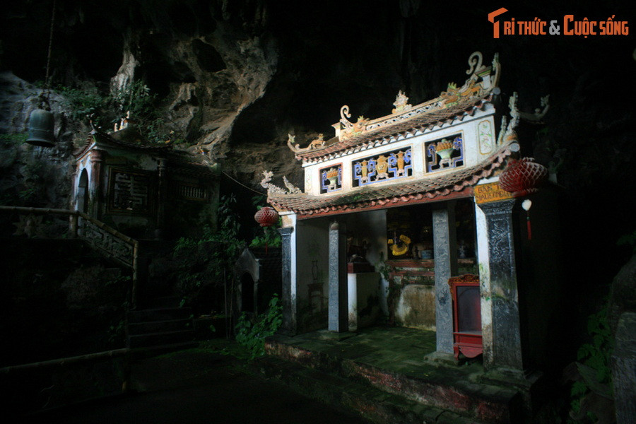 Động và chùa Địch Lộng được công nhận là Di tích cấp quốc gia vào năm 1990. Lễ hội chùa Địch Lộng được tổ chức vào ngày 6,7 tháng 3 âm lịch hàng năm, thu hút đông đảo du khách thập phương về trẩy hội.