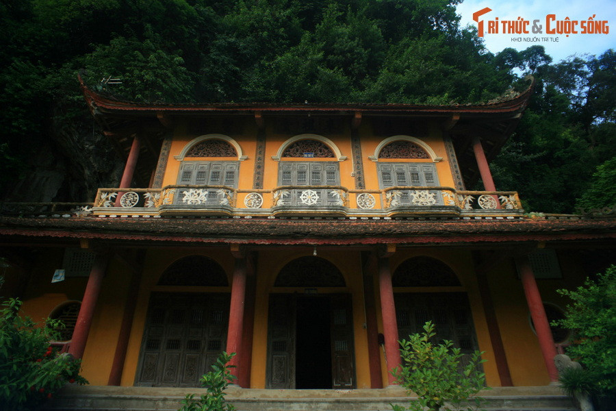 Các công trình khác gồm nhà tiền đường, vườn tượng Phật thành đạo, chùa Hạ, hồ bán nguyệt...