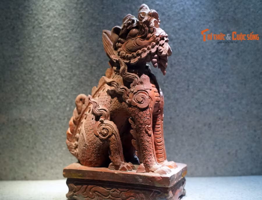 Tượng nghê bằng đất nung thời Lê Trung Hưng, thế kỷ 17–18, phát hiện tại An Lạc, Khoái Châu, Hưng Yên (BT LSQG).