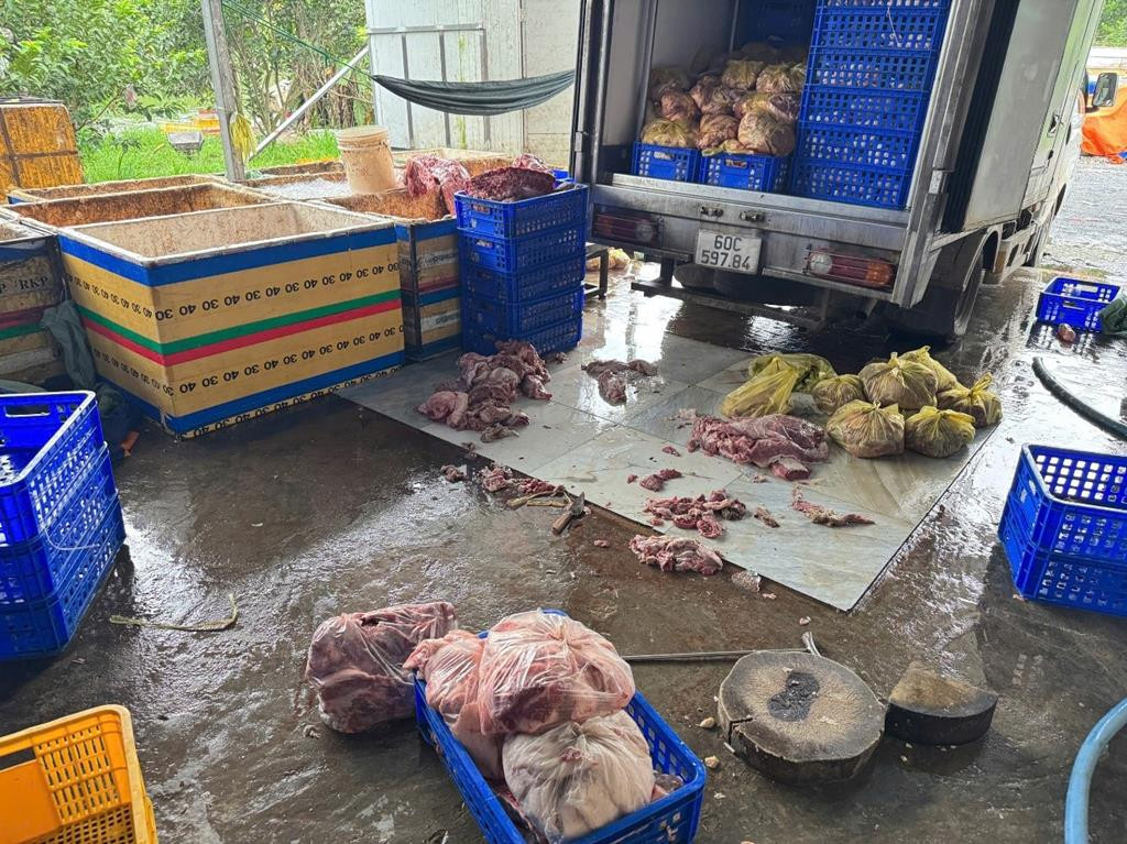 Dong Nai: Thu giu 4 tan thit heo khong dam bao ve sinh