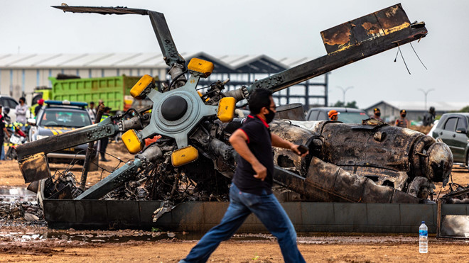 Hồi tháng 6/2019, một chiếc Mi-17 khác của quân đội Indonesia cũng rơi ở vùng núi Mandala, khi đang trên đường chuyển đồ tiếp tế cho các binh sỹ đồn trú tại huyện Oksibil, khiến toàn bộ 12 người trên máy bay khi đó thiệt mạng.