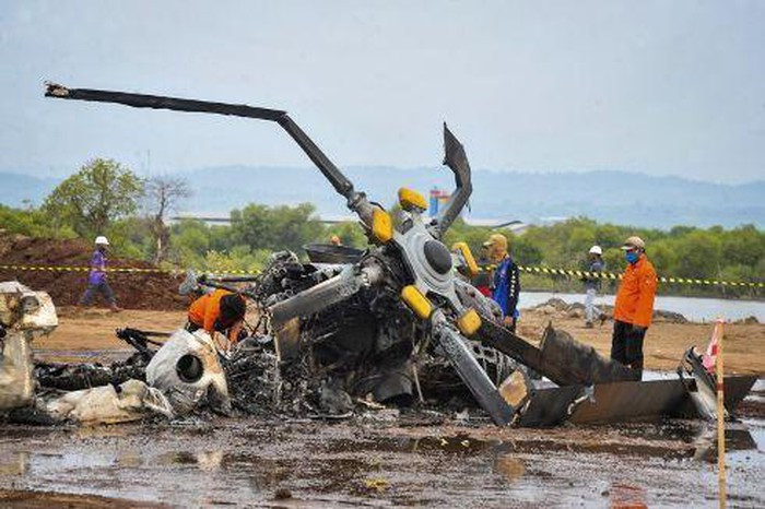 Mi-17 là loại trực thăng của Liên Xô sản xuất ở hai nhà máy ở Kazan và Ulan-Ude. Mi-17 có chức năng chủ yếu là vận tải nhưng khi được trang bị vũ khí, nó vẫn có thể trở thành trực thăng vũ trang hạng nặng. Quân đội Liên Xô trước đây thiết kế Mi-17 cho chiến tranh ở Afghanistan.