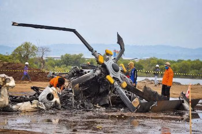 Mi-17 là loại trực thăng của Liên Xô sản xuất ở hai nhà máy ở Kazan và Ulan-Ude. Mi-17 có chức năng chủ yếu là vận tải nhưng khi được trang bị vũ khí, nó vẫn có thể trở thành trực thăng vũ trang hạng nặng. Quân đội Liên Xô trước đây thiết kế Mi-17 cho chiến tranh ở Afghanistan.