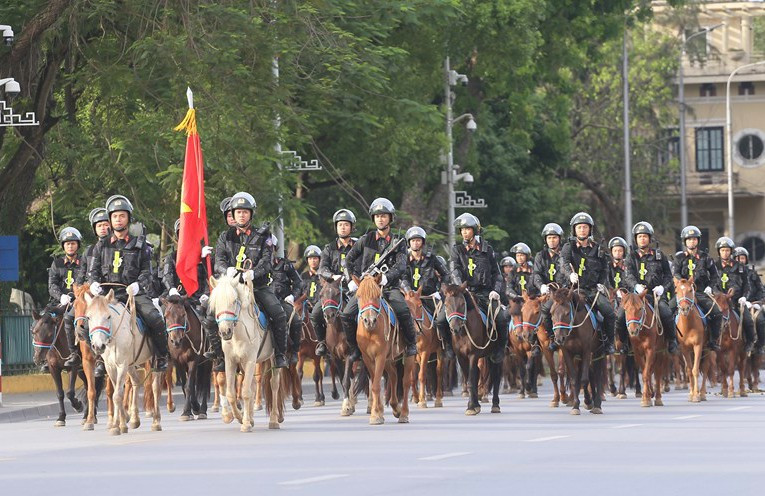 Sáng 8/6, lực lượng Đoàn Cảnh sát cơ động kỵ binh thuộc Bộ Tư lệnh Cảnh sát cơ động (Bộ Công an) đã chính thức ra mắt, diễu binh trước quảng trường Ba Đình, tòa nhà Quốc hội.