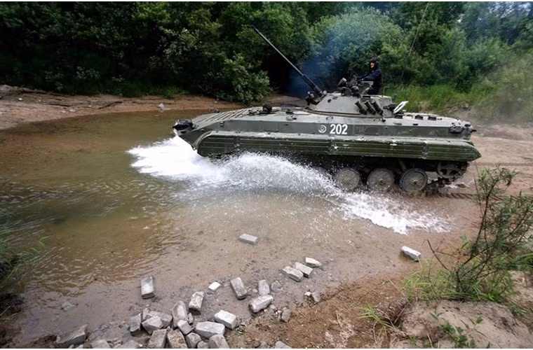 Tiet lo gay soc ve xe chien dau bo binh BMP-2 Nga-Hinh-3