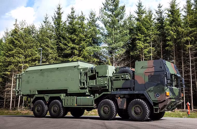 Trung tâm tác chiến TOC BMC4I (quản lý chiến trường; kiểm soát; chỉ huy; liên lạc; máy tính; tình báo) – “cơ quan đầu não” của tổ hợp tên lửa MEADS làm nhiệm vụ kết nối các thành phần vào thể thống nhất trong tổ hợp phòng không – phòng thủ tên lửa.