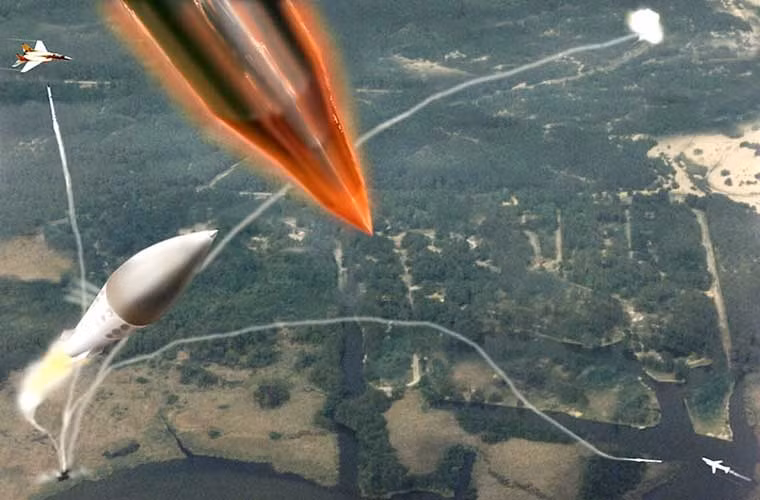 Tổ hợp tên lửa MEADS trang bị đạn tên lửa PAC-3 MSE do Mỹ sản xuất, với các cải tiến về tầm bắn cũng như độ chính xác. Nó có khả năng bắn hạ tên lửa đạn đạo ở tầm 35km, độ cao 24,2km với tốc độ bay Mach 4,1. Trong khi đó, tên lửa đạn đạo tầm ngắn Iskander của Nga có tốc độ bay Mach 2,1. Vì thế, PAC-3 MSE hoàn toàn có khả năng đánh chặn được loại tên lửa đặc biệt nguy hiểm của Nga.