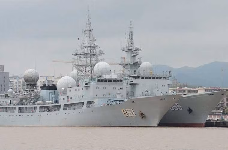 Cư dân mạng Trung Quốc tuần qua đăng tải bức ảnh cho thấy Trung Quốc đã hoàn thành thêm một tàu do thám điện tử Type 815G mang số hiệu 855.