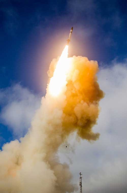 Tên lửa đánh chặn tên lửa đạn đạo SM-3 Block IIA bắn thử thành công tại thao trường Point Mugu, ngoài khơi bang California.