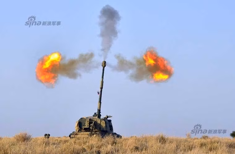 Lựu pháo tự hành 2S19M1 (của Quân đội Nga) sử dụng pháo cỡ 155mm thay vì 152mm truyền thống bắn thử nghiệm. Đây được xem là biến thể dùng pháo chuẩn phương Tây của Msta-S mà Quân đội Nga phát triển để chào bán.