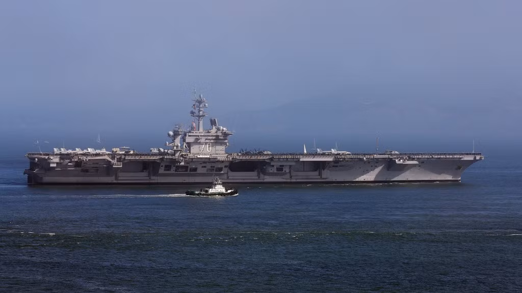 Tháng 5/2011, thi thể của trùm khủng bố quốc tế Osama bin Laden được thả xuống biển từ boong tàu sân bay CVN-70. Ảnh: Flickr.