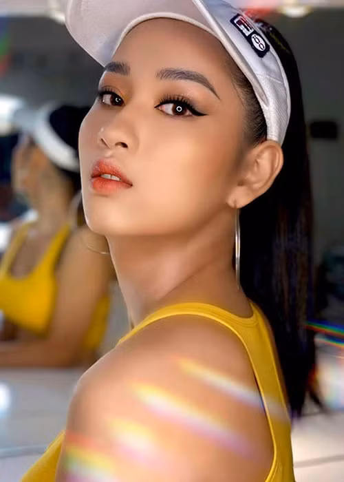 Cô sở hữu chiều cao 1m75 cùng số đo 3 vòng: 83-60-93 cm. Hiện, Tường Vy góp mặt trong dàn ứng viên Hoa hậu Việt Nam 2020.