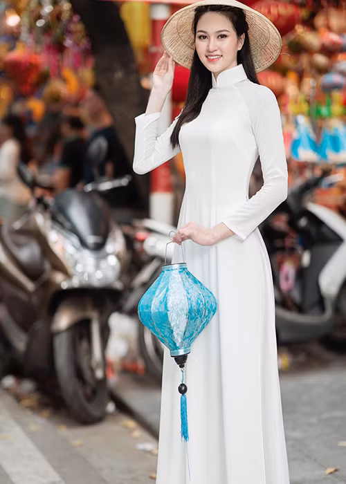 Người đẹp sinh năm 1997, đến từ Thanh Hóa, đang làm người mẫu.