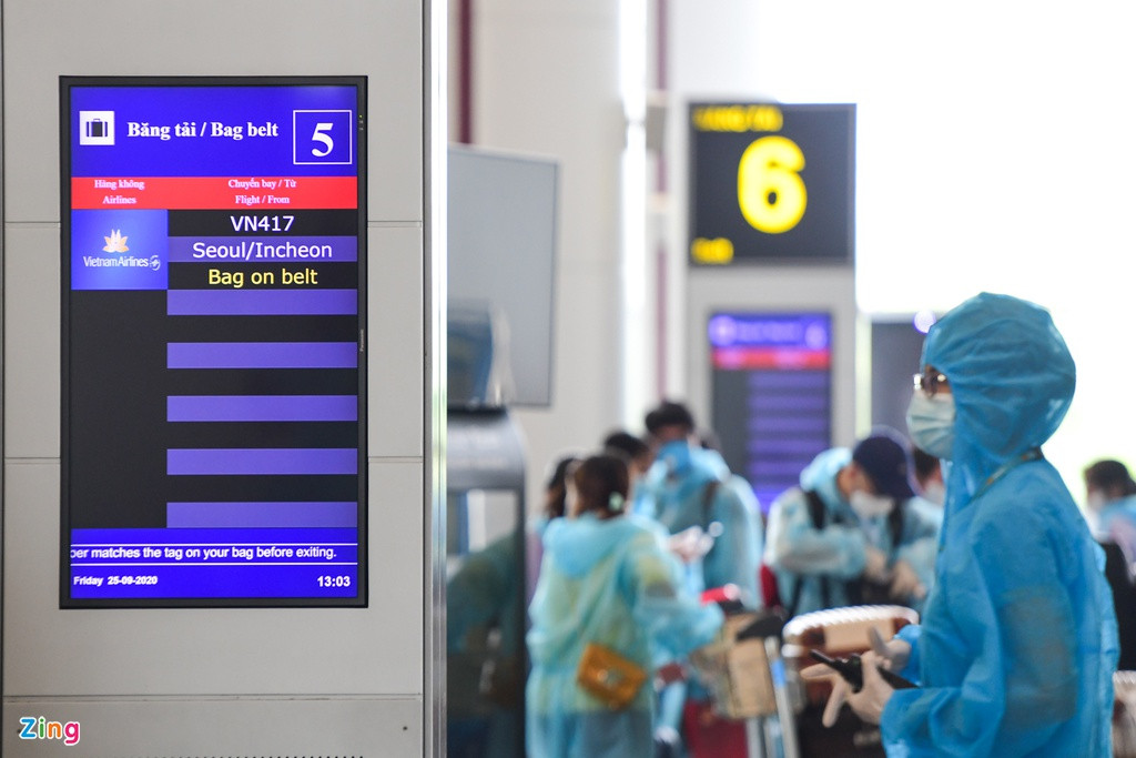 Chuyến bay VN417 hành trình Seoul - Hà Nội được khai thác bằng máy bay thân rộng thế hệ mới Airbus A350. Phi hành đoàn sau khi trở về Việt Nam cũng được kiểm tra sức khoẻ và tổ chức cách ly.