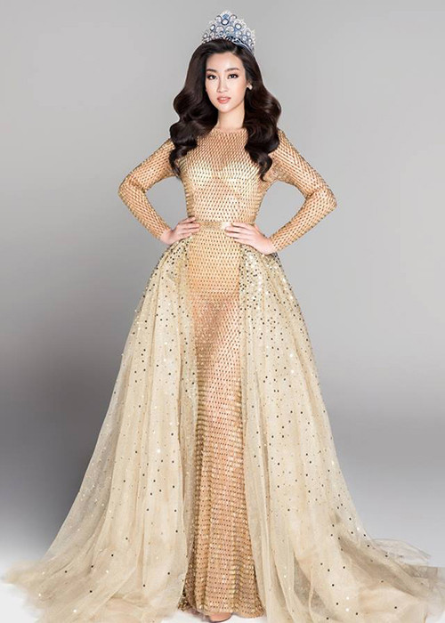 Mỹ Linh một lần nữa có khoảnh khắc kém duyên với trang phục xuyên thấu khi thực hiện một bộ ảnh. Ảnh: Dân Việt