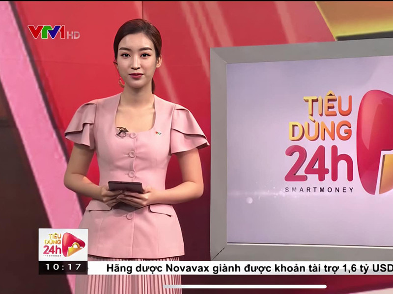 Mỹ Linh thú nhận, trong những ngày đầu dẫn chương trình, cô thường xuyên bị nhắc nhở vì chọn trang phục quá hoành tráng, chưa phù hợp với tính chất công việc.