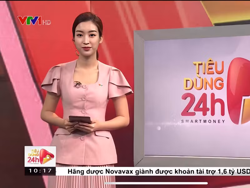 Mỹ Linh thú nhận, trong những ngày đầu dẫn chương trình, cô thường xuyên bị nhắc nhở vì chọn trang phục quá hoành tráng, chưa phù hợp với tính chất công việc.