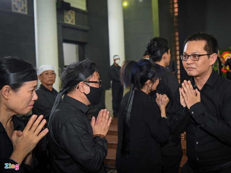 Nghệ sĩ Trung Hiếu chia buồn cùng gia đình cố nhạc sĩ. Ảnh: Zing