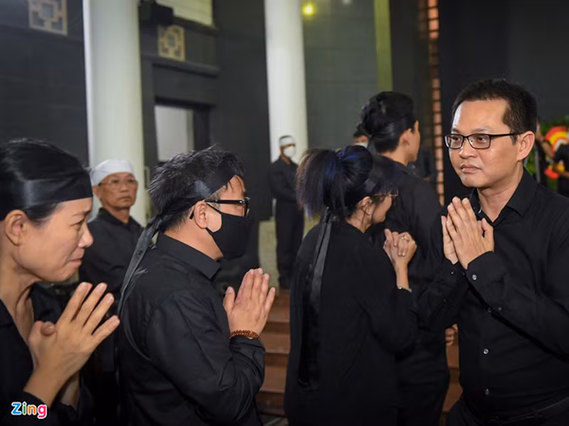 Nghệ sĩ Trung Hiếu chia buồn cùng gia đình cố nhạc sĩ. Ảnh: Zing