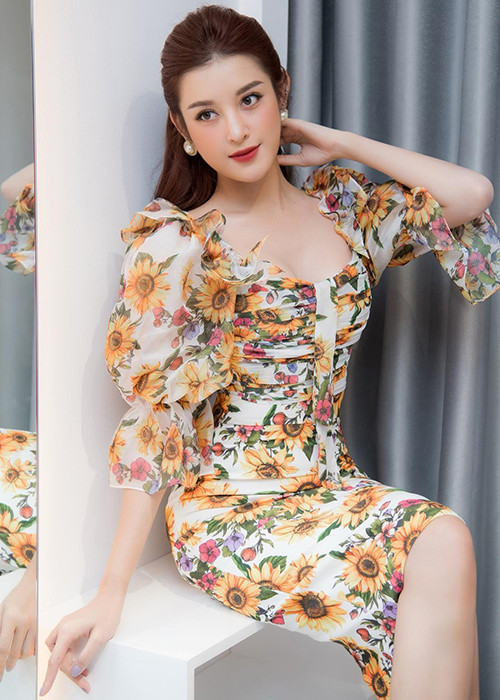 Mới đây, Á hậu Huyền My than thở khi đọc được thông tin đã kết hôn rồi sinh con. "Thôi chết rồi, em nào đã lấy chồng sinh con, tai hại quá", người đẹp lên tiếng.