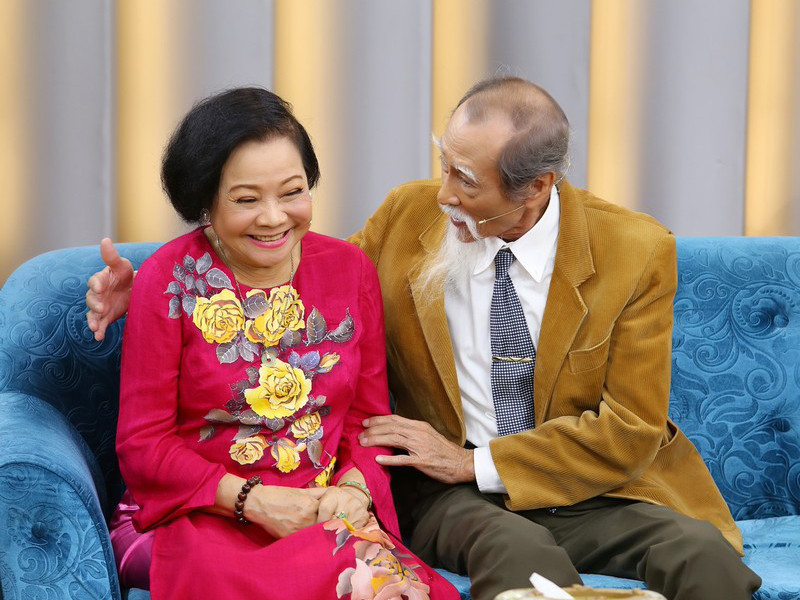 “Tôi và vợ đã vượt qua hết những suy nghĩ, lời dèm pha tại sao không có con trai, không có người nối dõi. Tôi chỉ quan tâm đến sức khỏe của vợ và dù không có con đàn cháu đống như các cụ nghĩ đi nữa tôi vẫn vui", “ông Ba bắt rắn” chia sẻ. Ảnh: Pháp luật