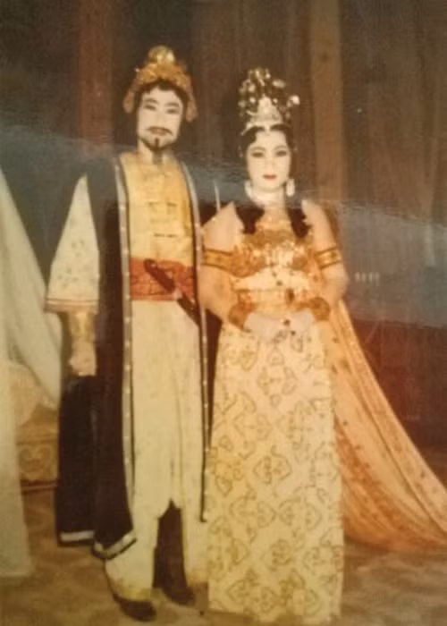 Vợ chồng nghệ sĩ Mạnh Dung nên duyên khi cùng tham gia đoàn cải lương Chuông Vàng. Ngày ấy, nghệ sĩ Thanh Dậu phải lòng ông trước. Ảnh: Tiền Phong