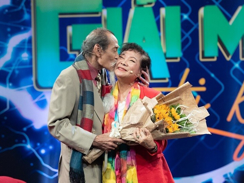 Hình ảnh tình tứ của vợ chồng nghệ sĩ Mạnh Dung - Thanh Dậu trong một gameshow. Ảnh: Giao thông