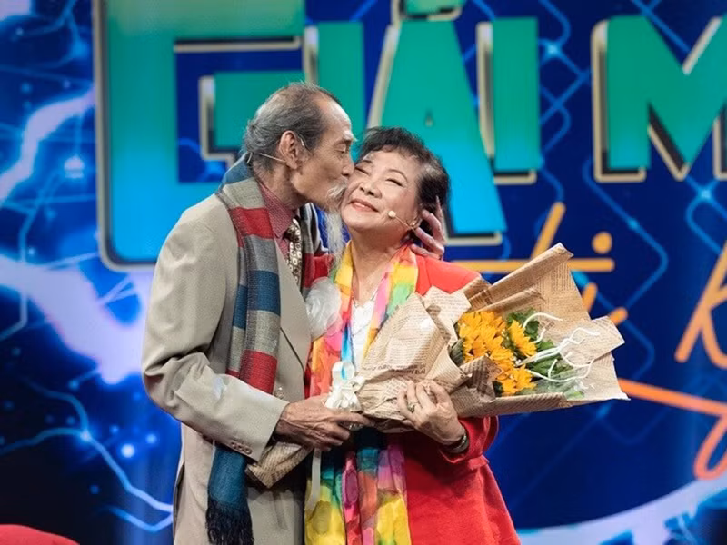 Hình ảnh tình tứ của vợ chồng nghệ sĩ Mạnh Dung - Thanh Dậu trong một gameshow. Ảnh: Giao thông