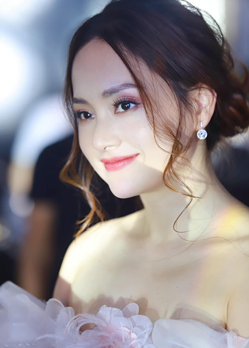 Lan Phương khoe vẻ đẹp mặn mà sau một lần sinh nở.