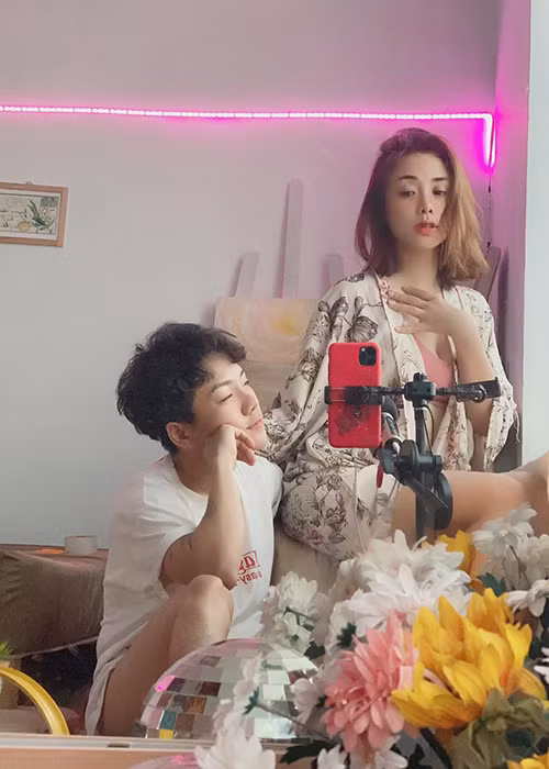 Fan của Lan Trinh hy vọng nữ ca sĩ sẽ nhận được lời chúc phúc từ phía gia đình.