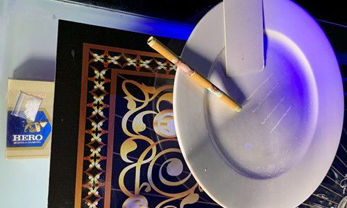 Khach va nhan vien choi ma tuy trong quan karaoke-Hinh-2